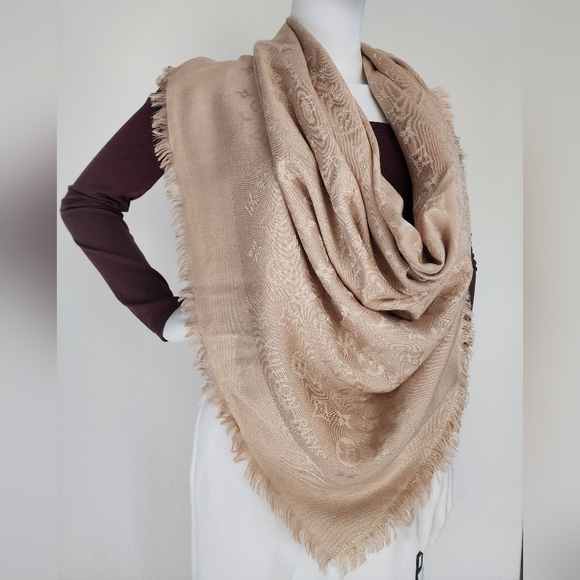 Auth Louis Vuitton Biege/Cream Monogram Stole Shawl - Picture 6 of 10